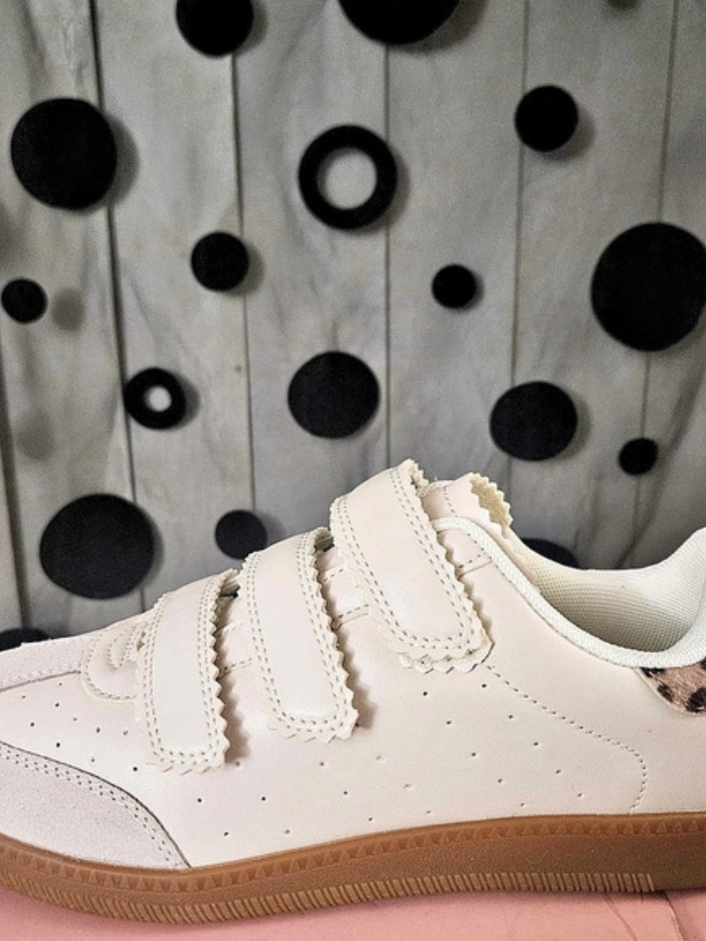 Berness Retro Fashion Sneakers Fuzzy Leopard & Cream White Size 8 New in Box!!